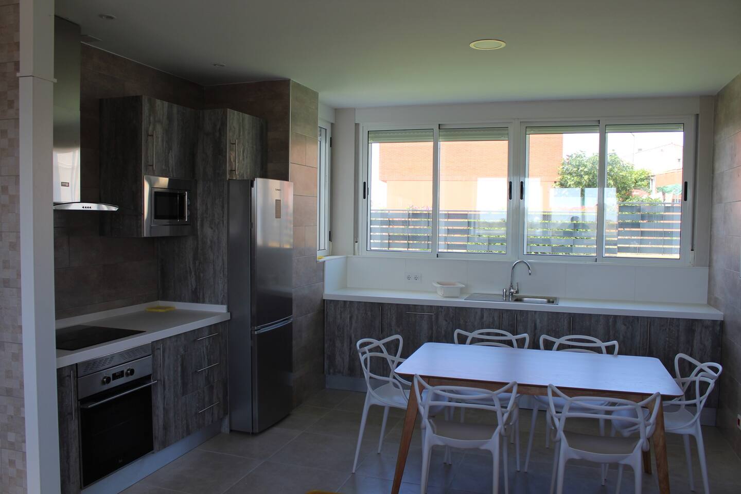 111aee18-6e14-43ca-9f70-4ee23e028ea0