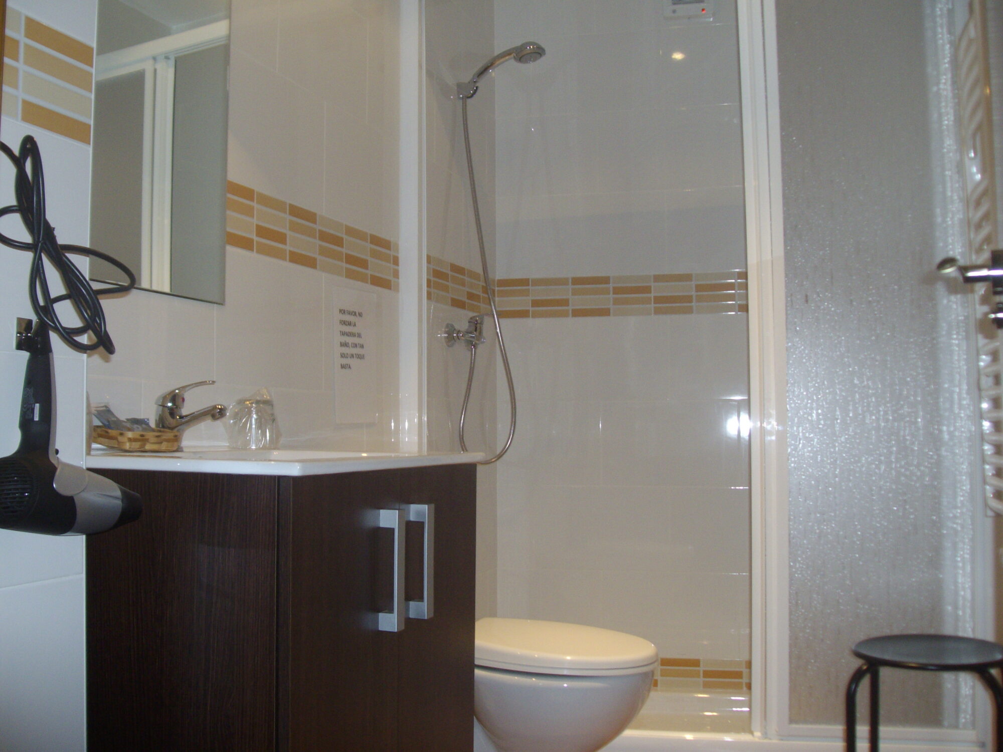 bañoPlantaSuperiorPosadaDelTeso - Alojamiento turistico El lince de Granadilla