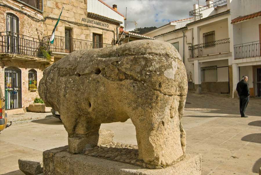 animal-de-piedra-en-segura-de-toro-valle-del-ambroz