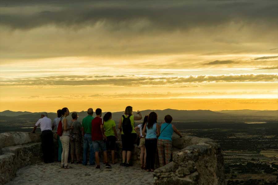 atardecer-castillo-de-montanchez-tamuja
